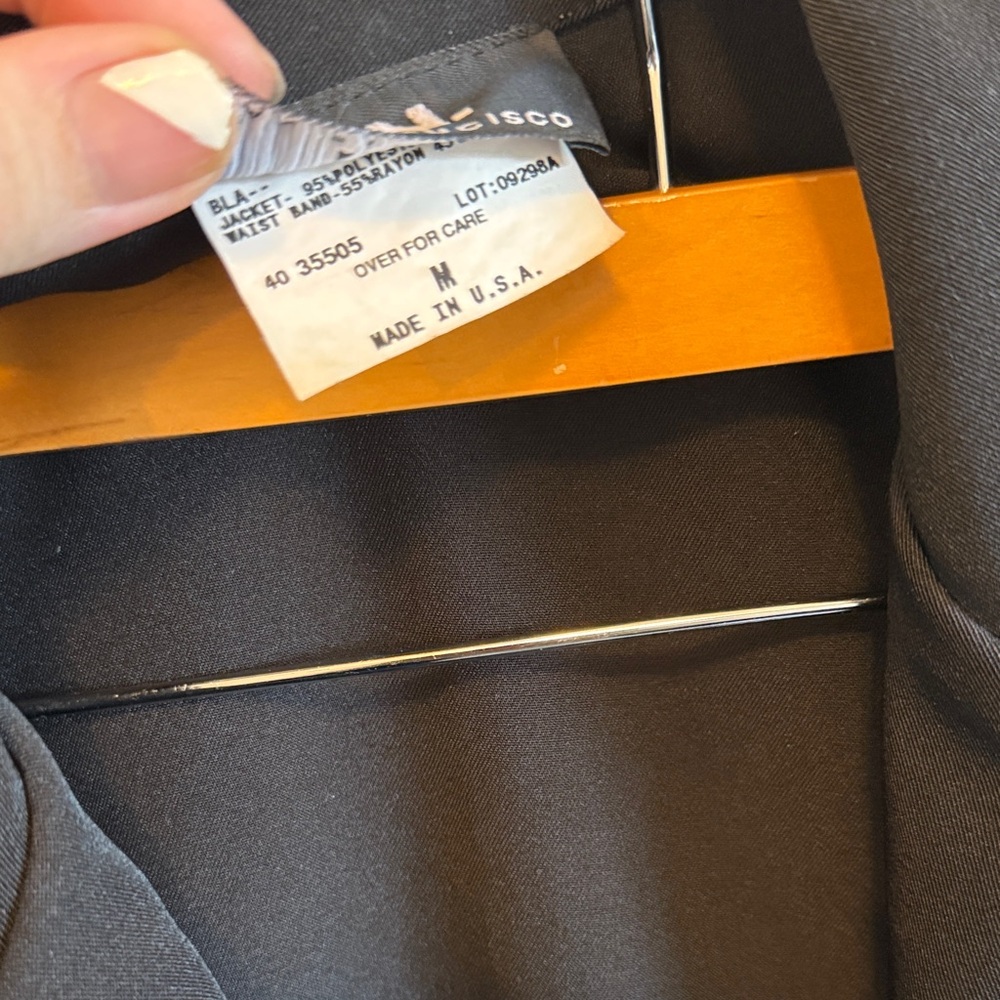 Chic Black Women's Blazer - Picture 7 of 10